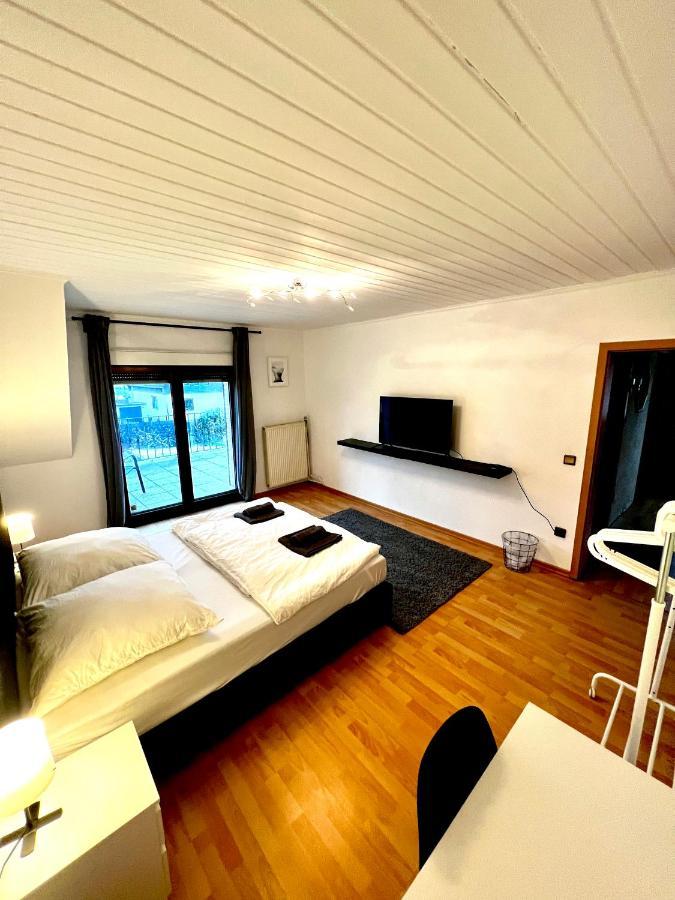 Praktisches Zimmer Im Grossen Haus Mit Garten Düsseldorf Extérieur photo