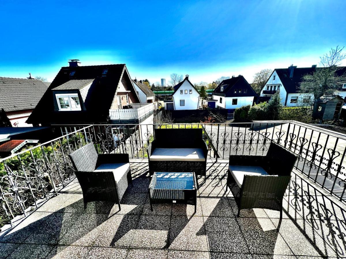 Praktisches Zimmer Im Grossen Haus Mit Garten Düsseldorf Extérieur photo
